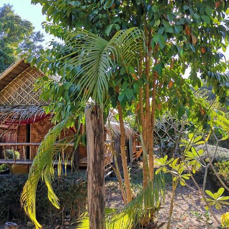 Phuhaya Bamboo Bungalows 란타섬 외부 사진