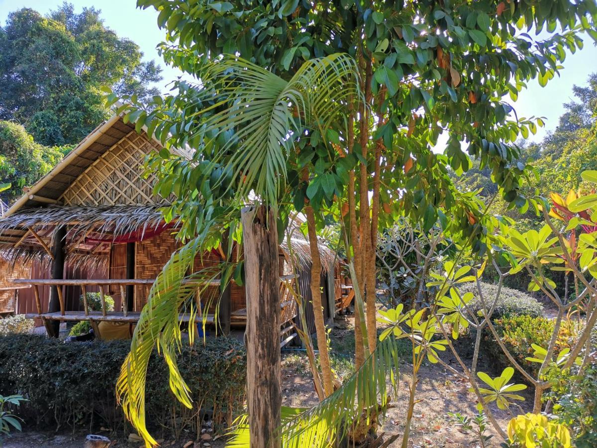Phuhaya Bamboo Bungalows 란타섬 외부 사진