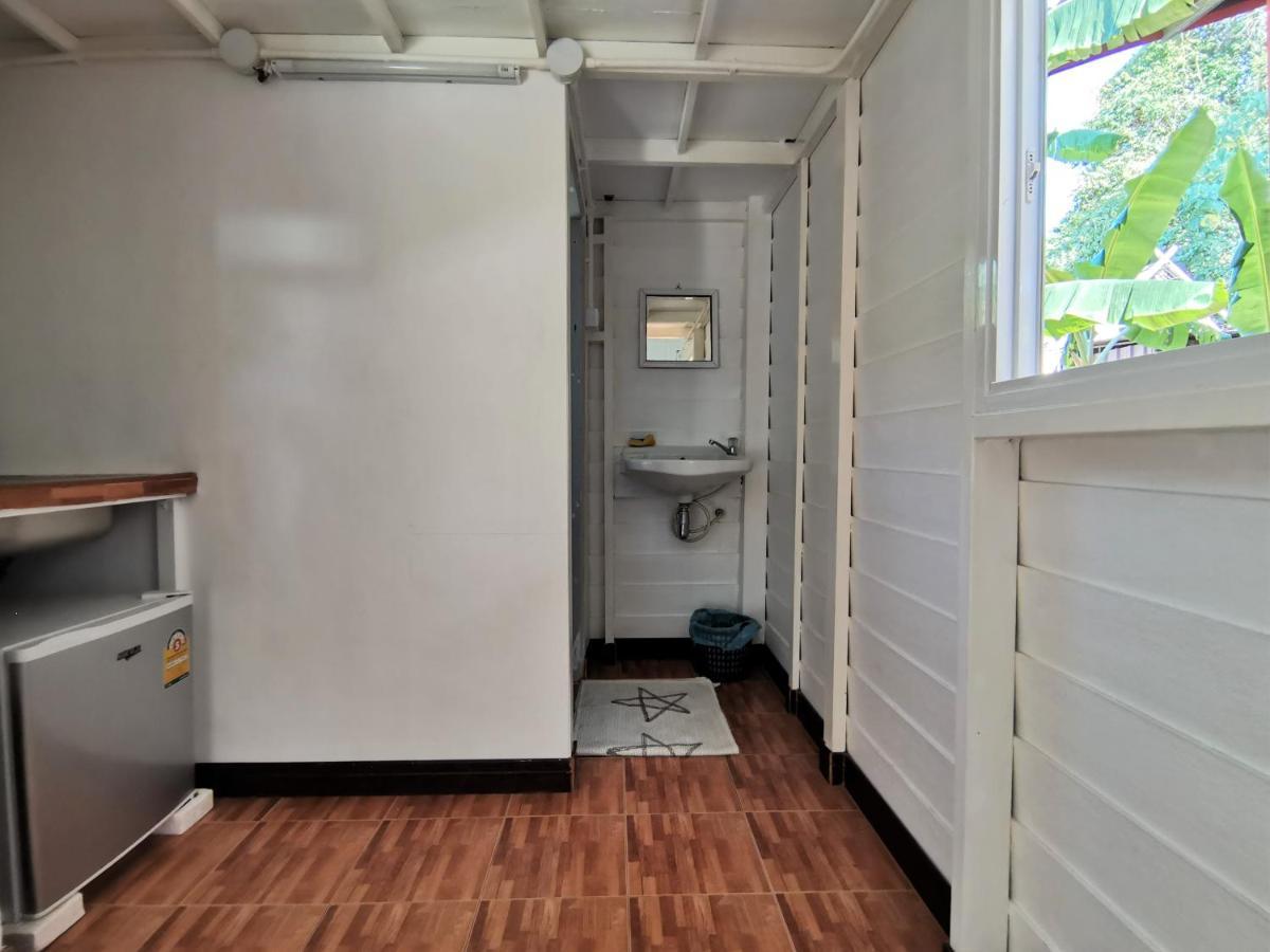 Phuhaya Bamboo Bungalows 란타섬 외부 사진