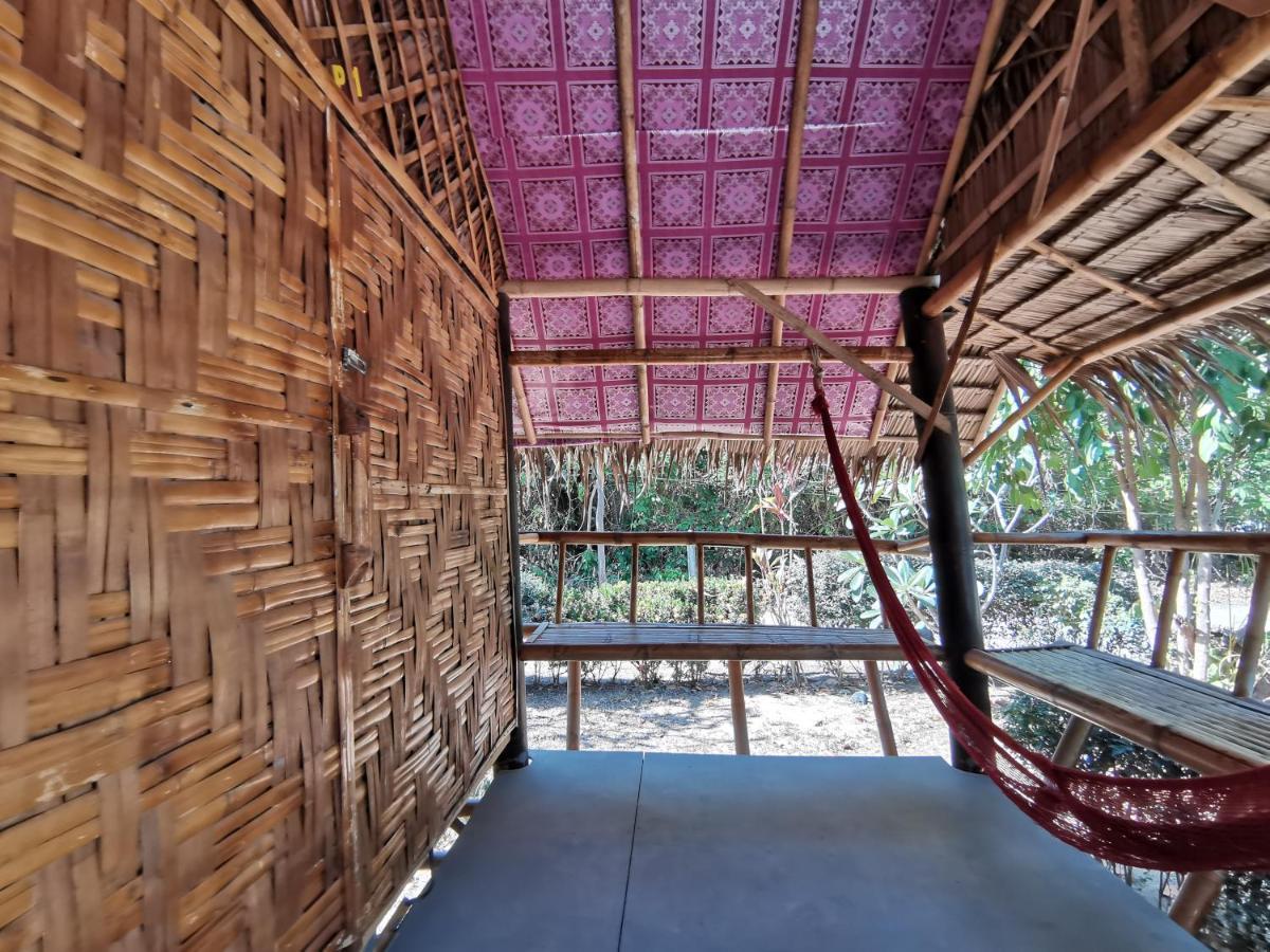 Phuhaya Bamboo Bungalows 란타섬 외부 사진