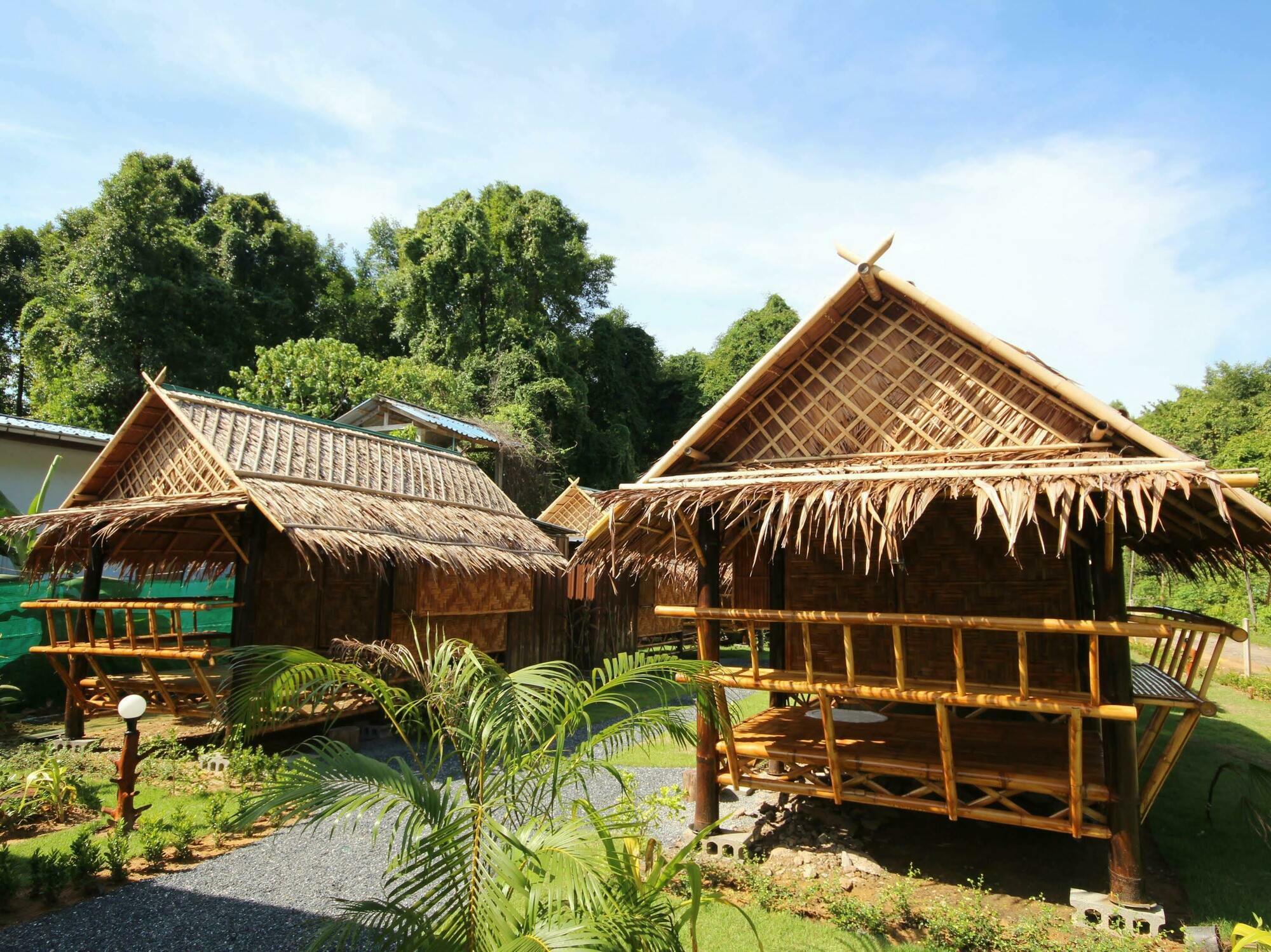 Phuhaya Bamboo Bungalows 란타섬 외부 사진